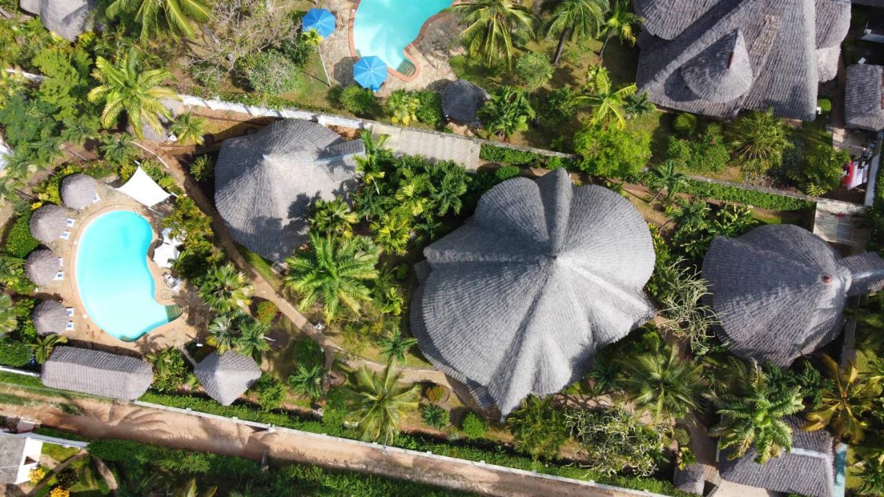 Aestus Villas Resort Diani Beach Exterior photo