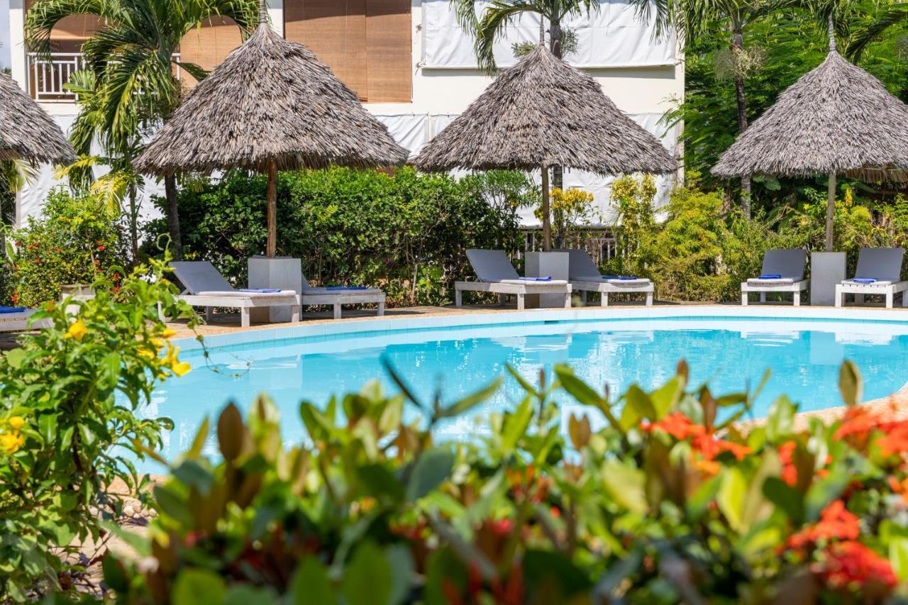 Aestus Villas Resort Diani Beach Exterior photo